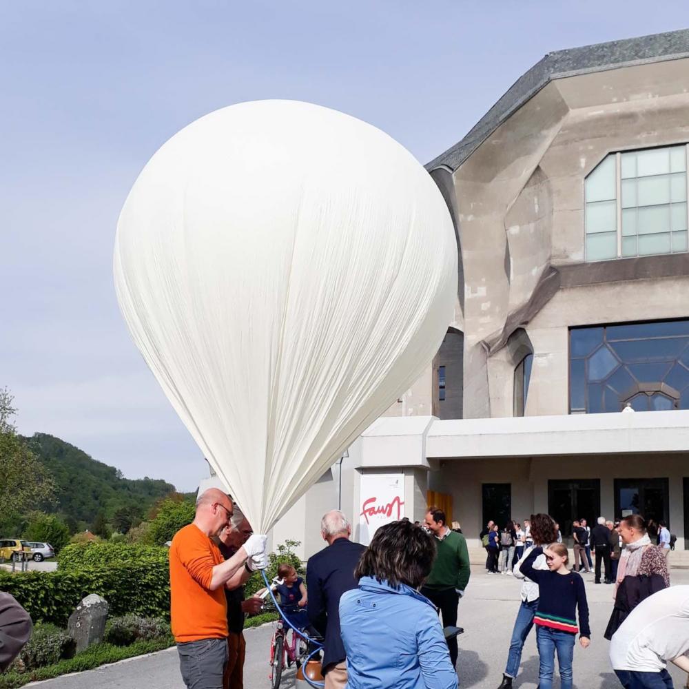 Bis in die Stratosphäre
