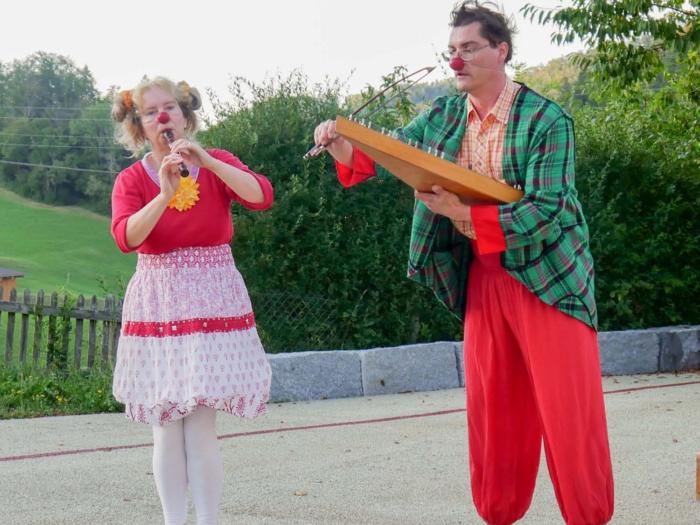 Des clowns au Goetheanum