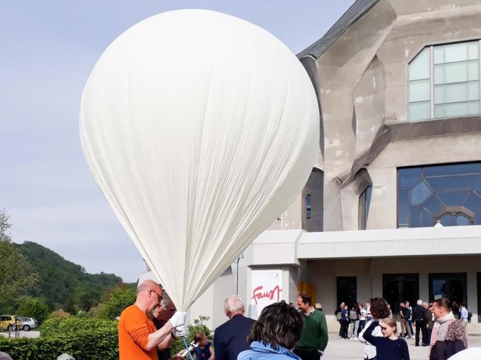 Bis in die Stratosphäre